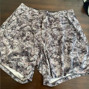 Men’s Lulu Lemon 7 Inch Pace Breaker Shorts